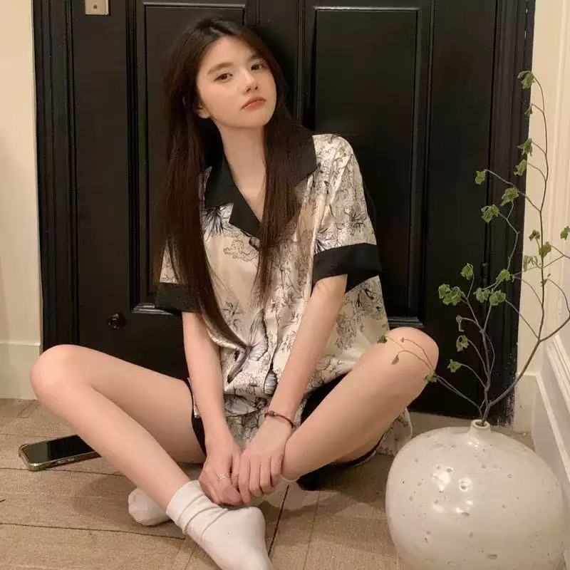 طقم بيجاما حرير ثلجي نسائي بأكمام قصيرة وشورت صيفي رقيق - Image 2