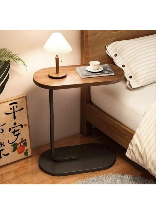 ماركة غير محددة - ترابيزة جانبية بتصميم عصري متعدد الاستخدام، سطح خشبي بلون بني وقاعدة متينة بتصميم C، مثالية بجانب الأريكة أو السرير - Image 1