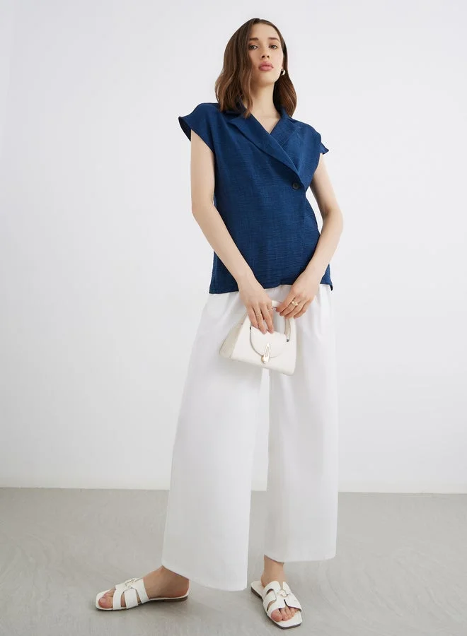 تايك تو قميص نسائي لف بأكمام قصيرة بلون أزرق داكن سادة