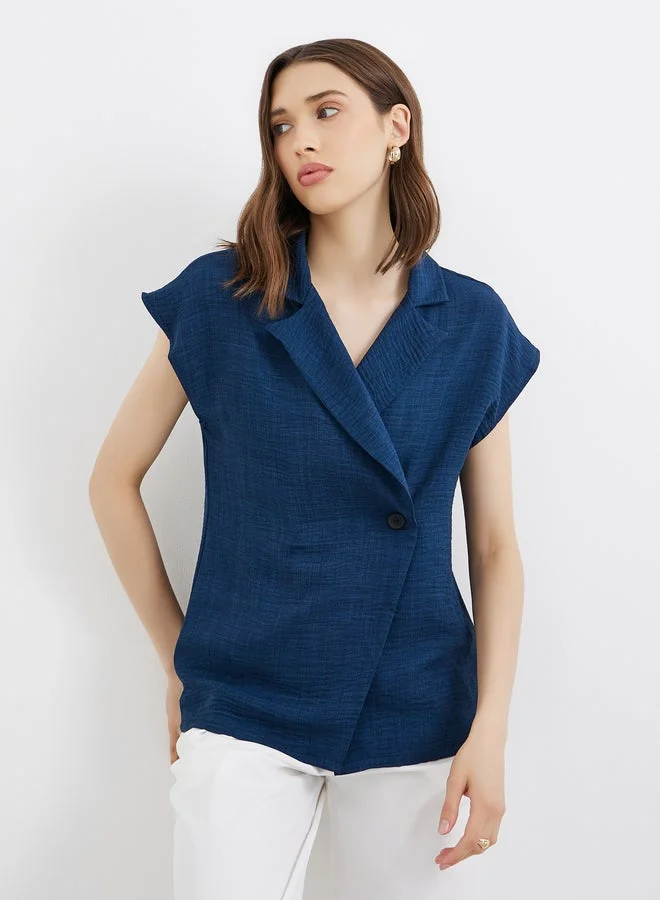 تايك تو قميص نسائي لف بأكمام قصيرة بلون أزرق داكن سادة