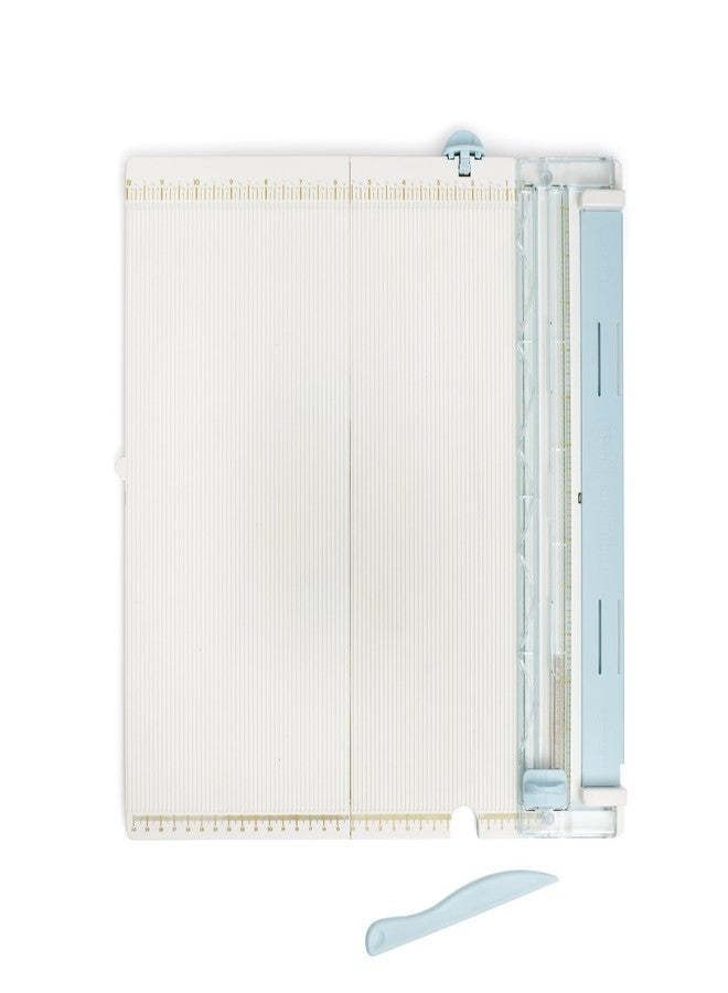 وي آر ميموري كيبرز لوحة قص وتسجيل من وي آر ميموري كيبرز (71337-1)، لوحة مقاس 12×12 بوصة مع أداة تسجيل وشفرتين من التيتانيوم (71338-8)، مثالية لسجل القصاصات، وصناعة البطاقات، والأعمال الورقية. - Image 1