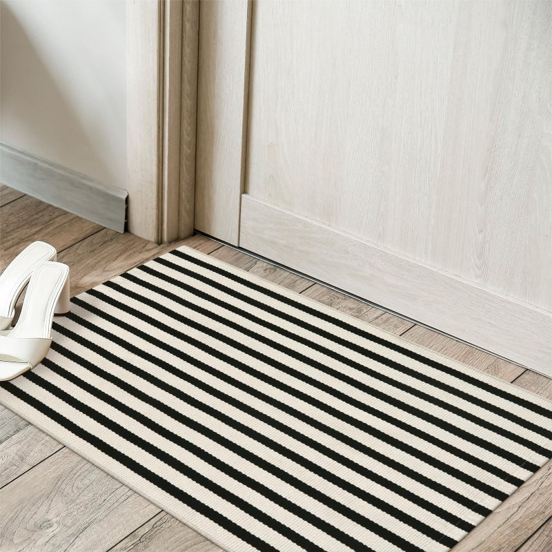 LEEVAN Black and White Striped Outdoor Rug 2 x 3 Small Cotton Front Porch Rug Washable Front Door Mat Outside Entrance Woven Reversible Welcome Mat Modern Outdoor Entry Layering Rug for Bathroom