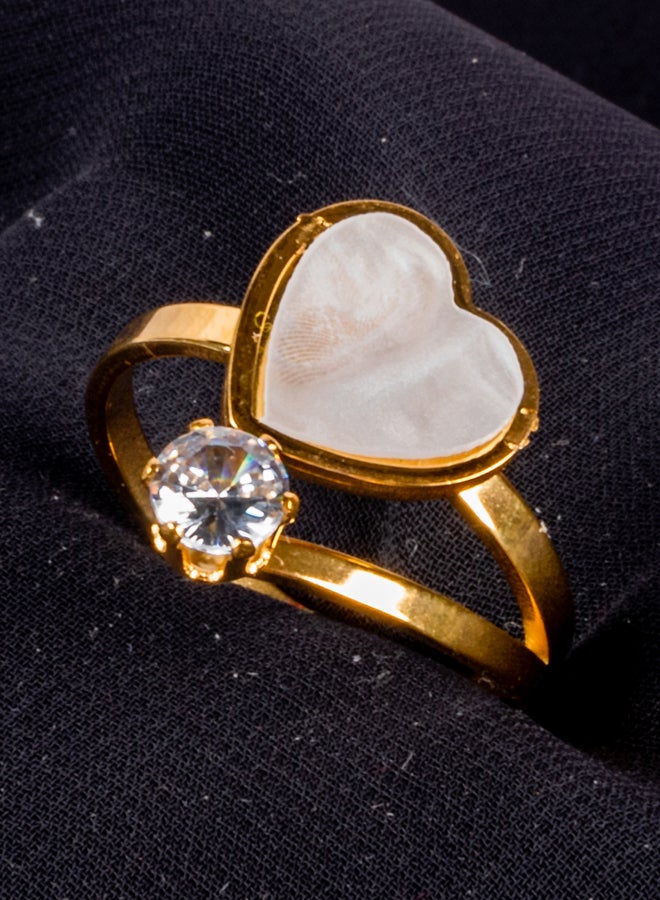 ذا بلاك بيرل اكسسوريز خاتم أستانليس ستيل ذهبي شكل قلب  مرصع بفص زيركون مقاس 17 - Image 1