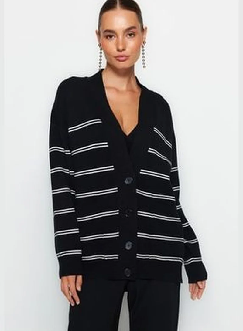 trendyol Black Super Wide Fit Soft Textured Knitwear Cardigan TWOAW24HI00042