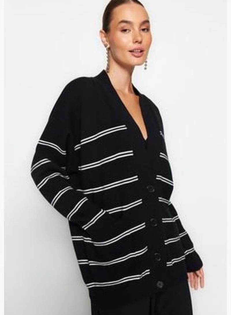 trendyol Black Super Wide Fit Soft Textured Knitwear Cardigan TWOAW24HI00042