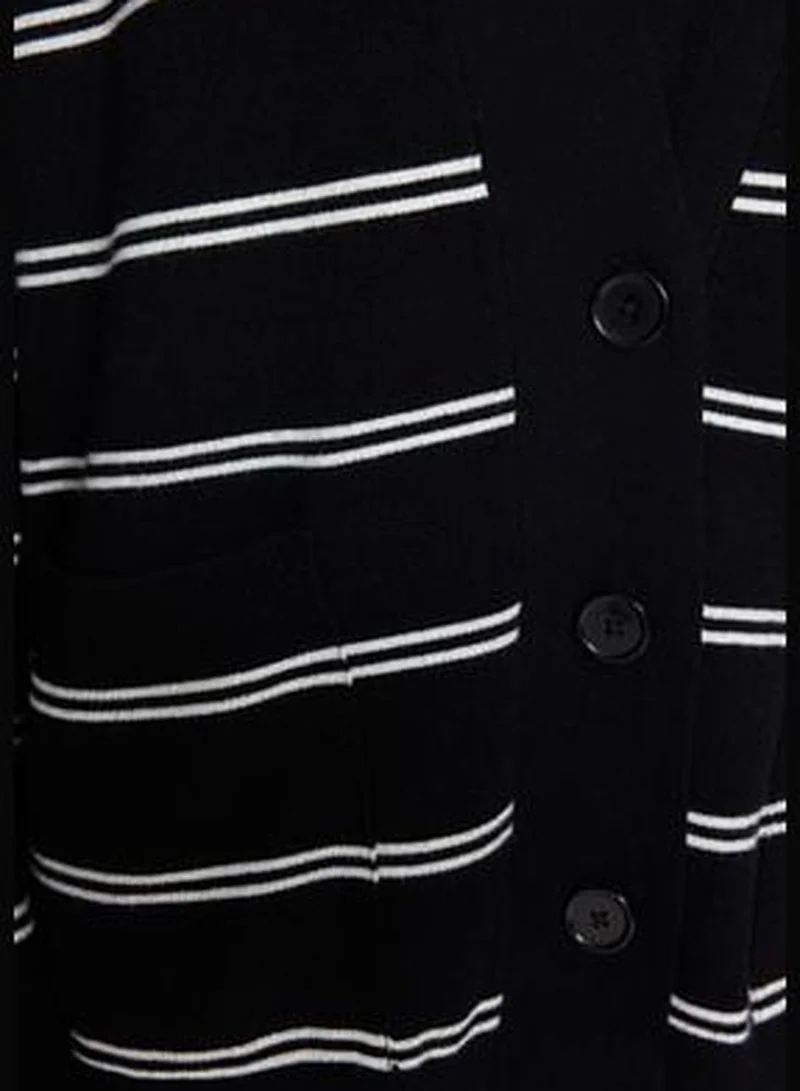 trendyol Black Super Wide Fit Soft Textured Knitwear Cardigan TWOAW24HI00042