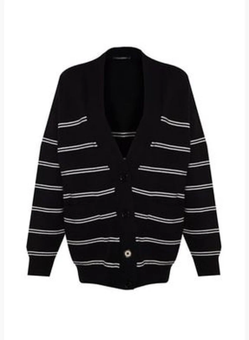 trendyol Black Super Wide Fit Soft Textured Knitwear Cardigan TWOAW24HI00042