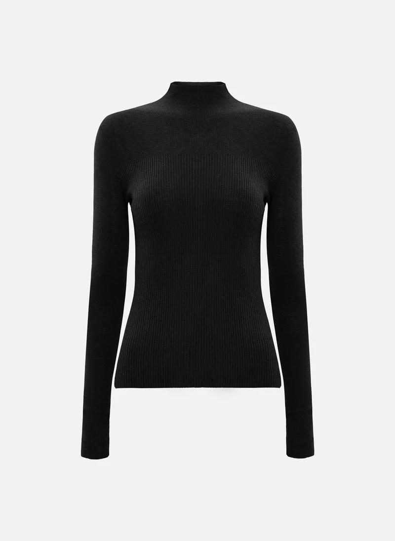Lichi Ribbed turtleneck with a central decor