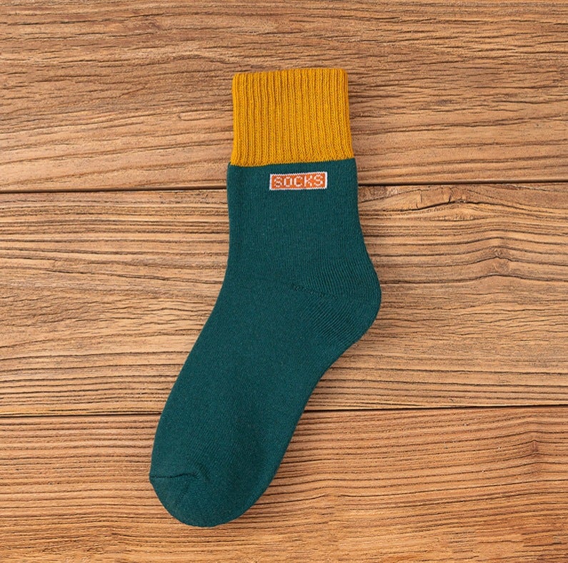 Mens and womens same socks mens winter mid-calf length socks Korean thick warm wool socks womens autumn and winter Terry socks Green