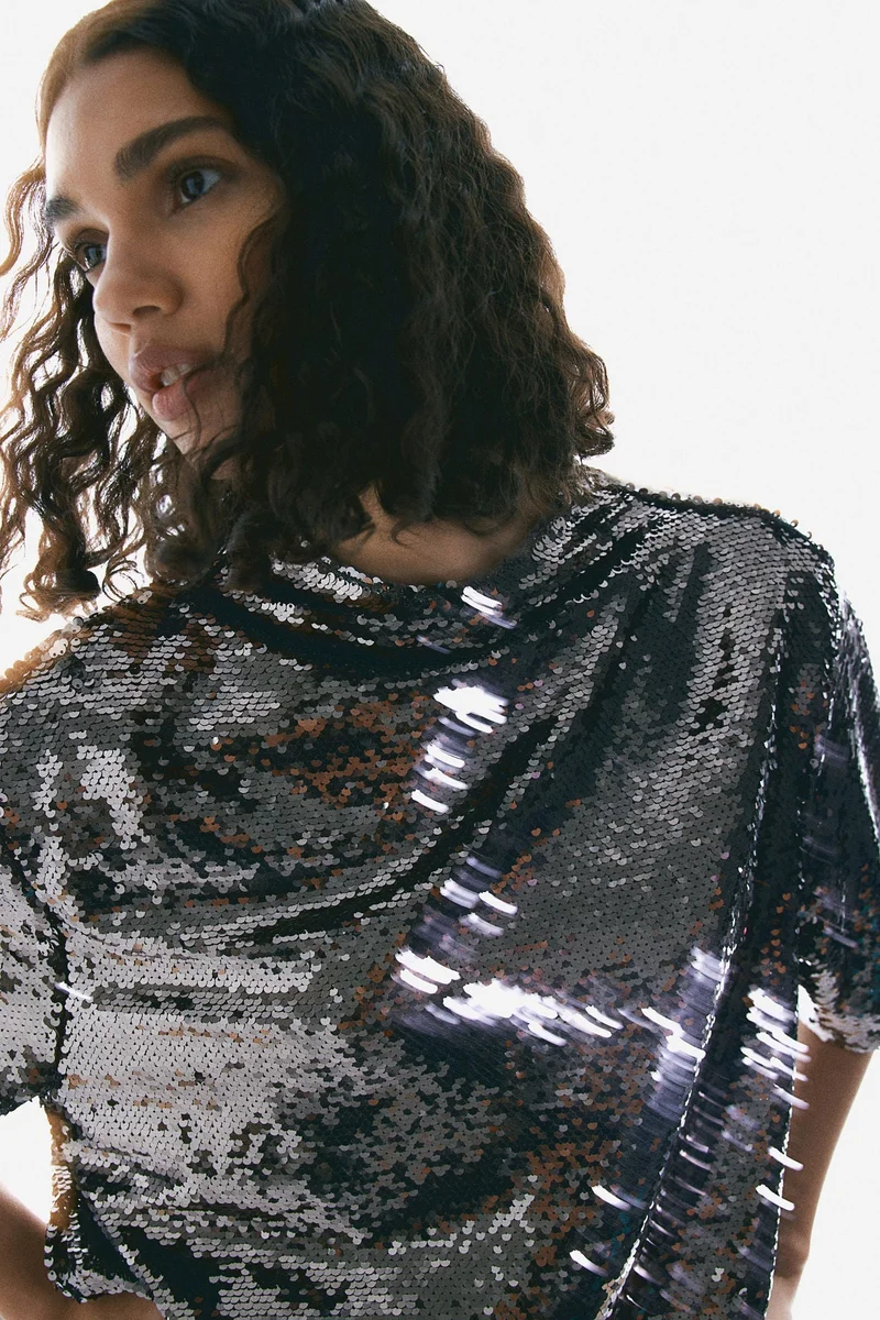 اتش اند ام بلوزة مطرزة بالترتر