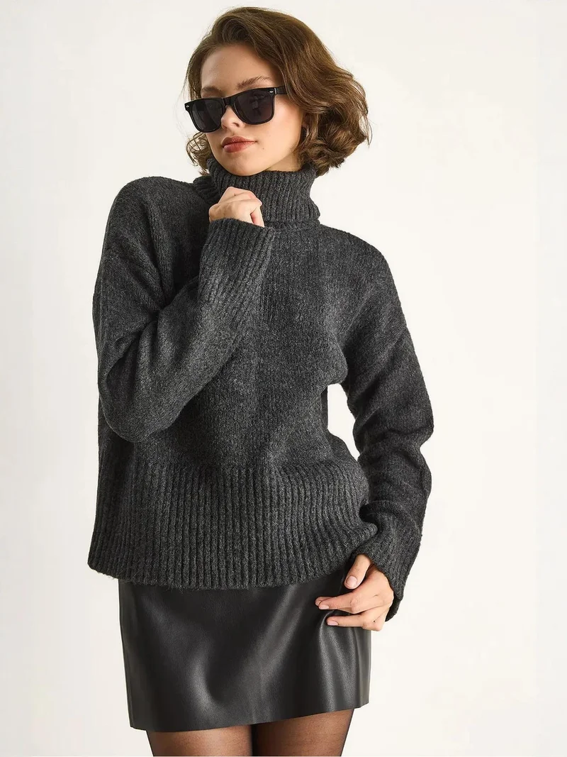 Bianco Lucci LUCCI Oversized Knit Turtleneck Sweater