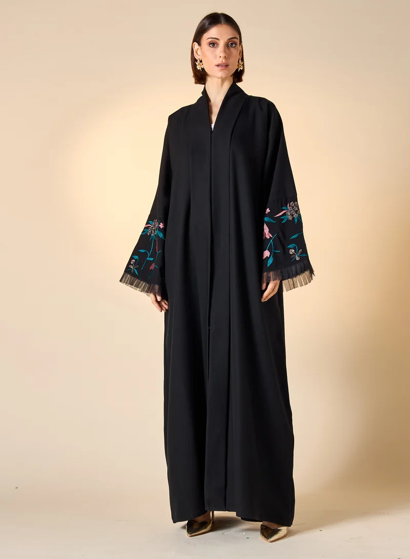 هدية المدينة  HM - عباية سوداء مطرزة مع حجاب
