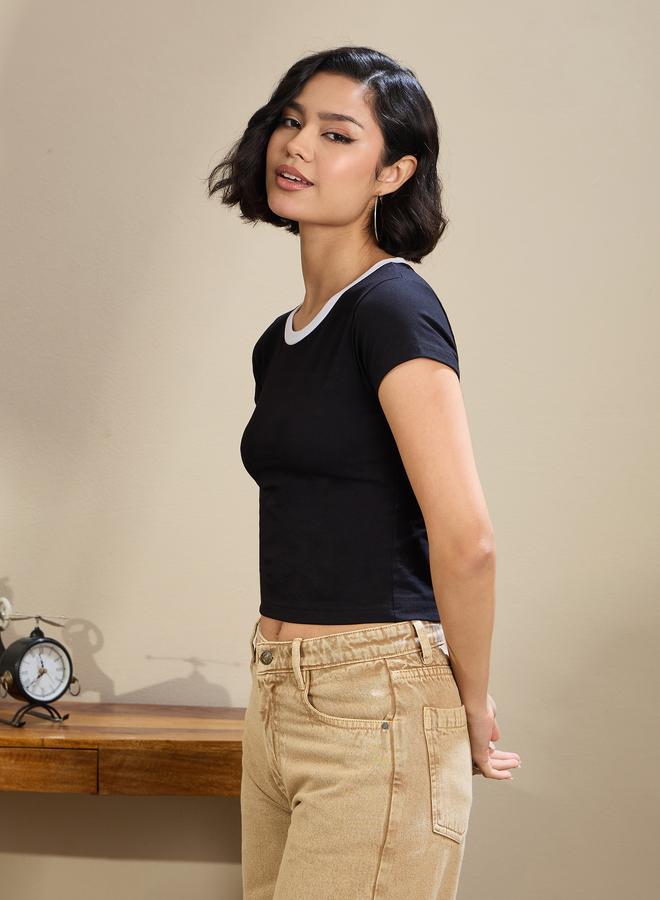 ساسافراس تيشيرت قصير أسود نسائي بياقة مستديرة متباين من ساسافراس - Image 3