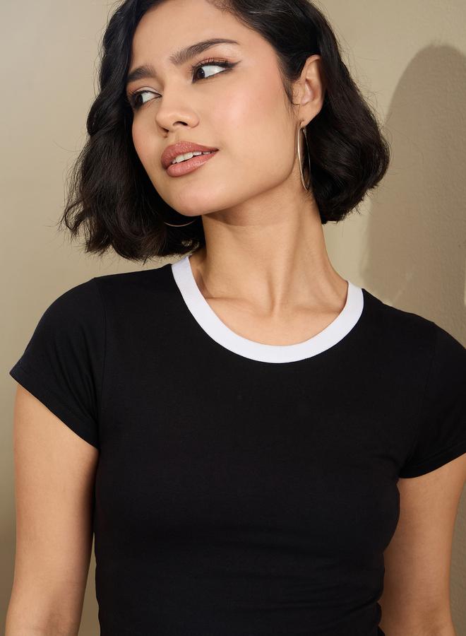 ساسافراس تيشيرت قصير أسود نسائي بياقة مستديرة متباين من ساسافراس - Image 4