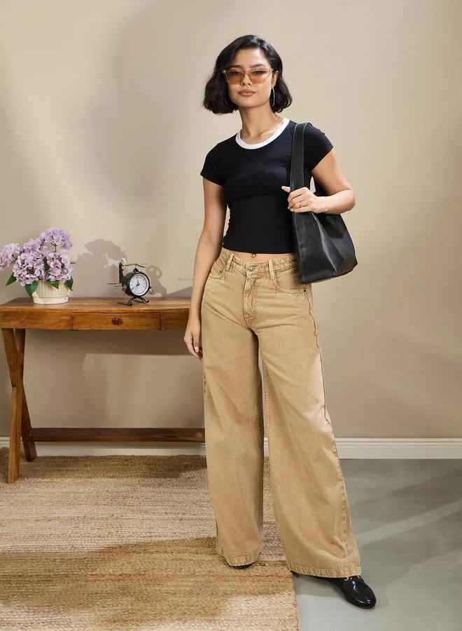 ساسافراس تيشيرت قصير أسود نسائي بياقة مستديرة متباين من ساسافراس