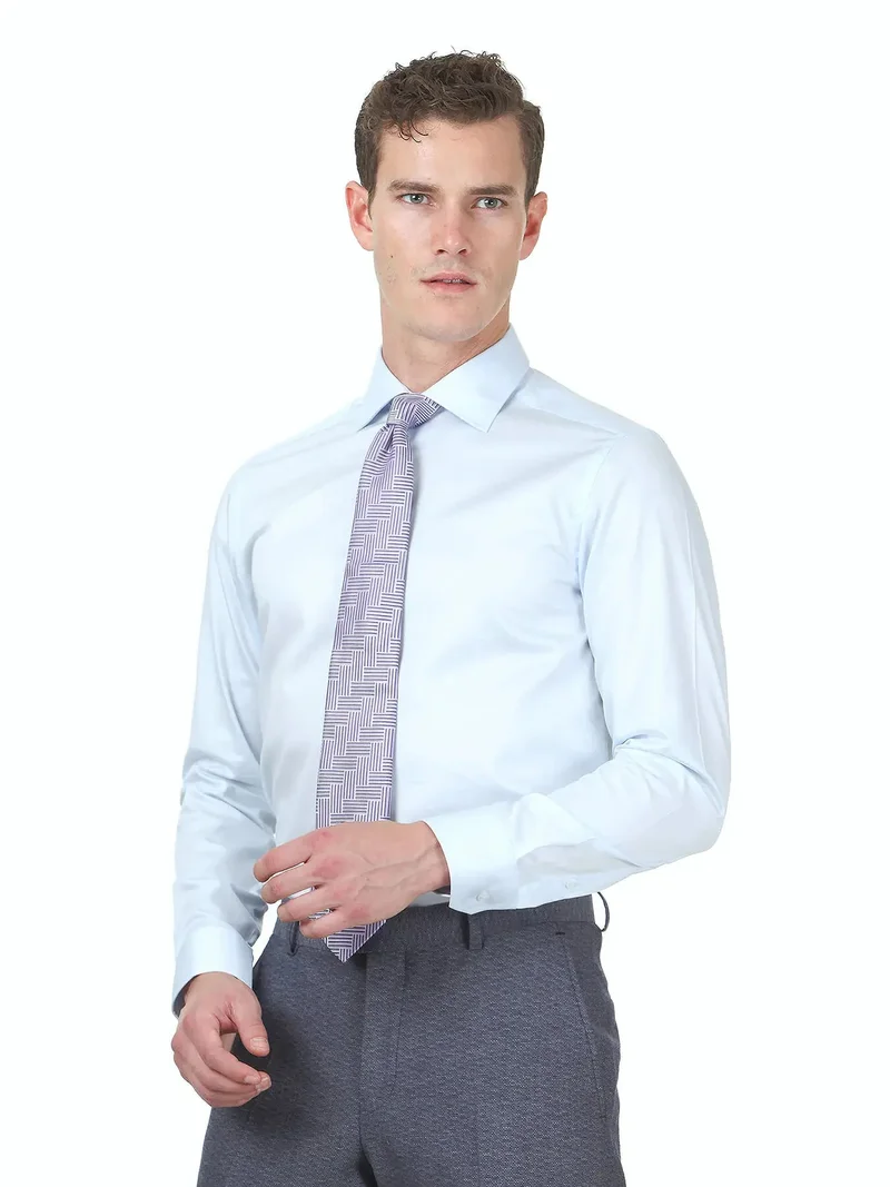 كيب قميص قطني كلاسيكي سادة بلون أزرق فاتح، بقصة ضيقة، مصنوع من القطن الخالص ١٠٠٪