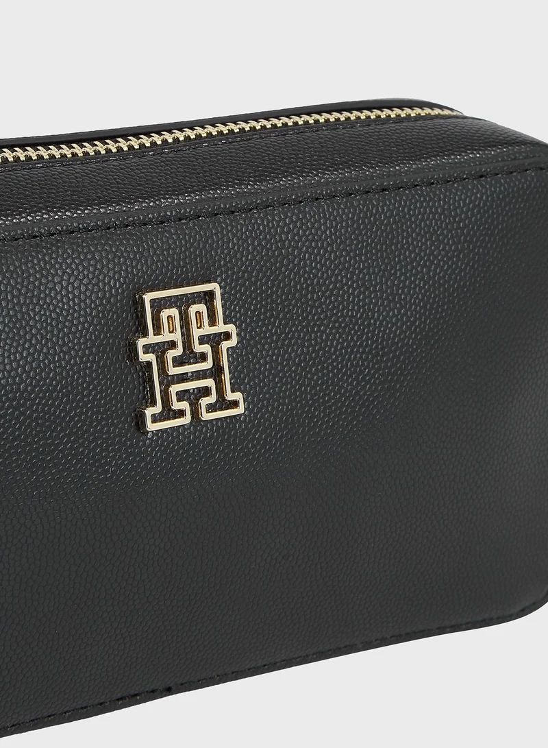TOMMY HILFIGER Timeless Chain Detail Crossbody