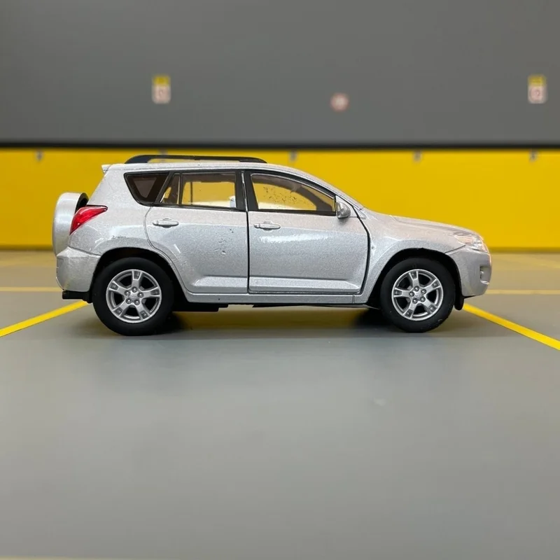 توبروك ستور Toyota Rav4 1/36 Scale Diecast Metal Model Car Pull Drop Car Toy Car