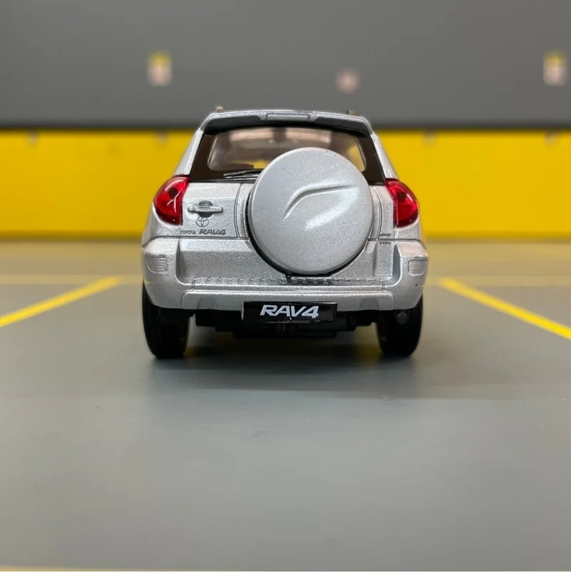 توبروك ستور Toyota Rav4 1/36 Scale Diecast Metal Model Car Pull Drop Car Toy Car