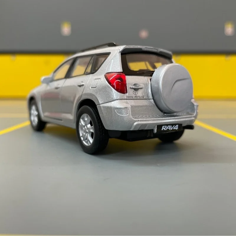 توبروك ستور Toyota Rav4 1/36 Scale Diecast Metal Model Car Pull Drop Car Toy Car