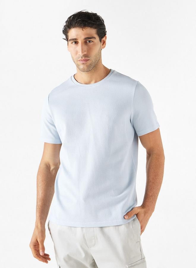 ايكونيك تيشيرت بارز الملمس بياقة ضيّقة وأكمام قصيرة من آيكونيك - Image 1