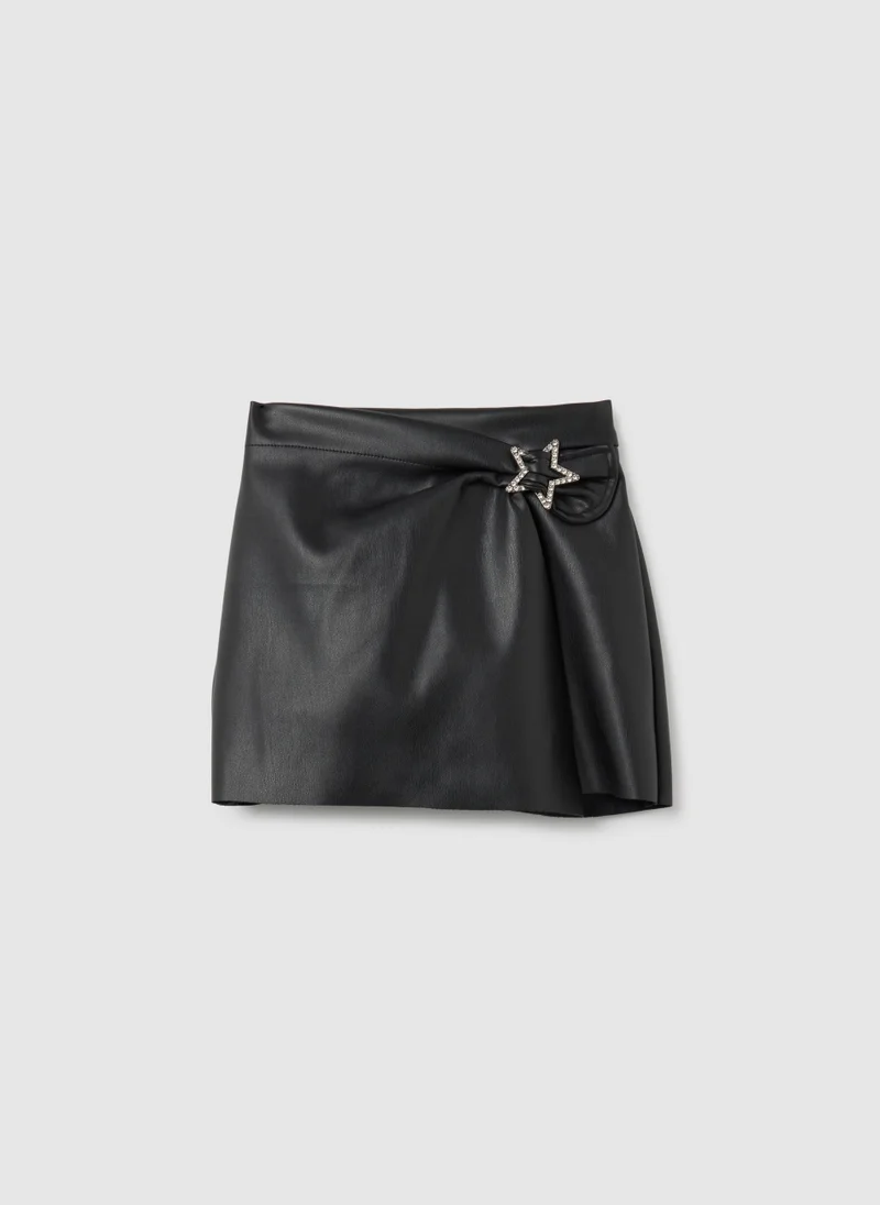 او في اس GIRLS' BLACK REGULAR FIT SHORTS
