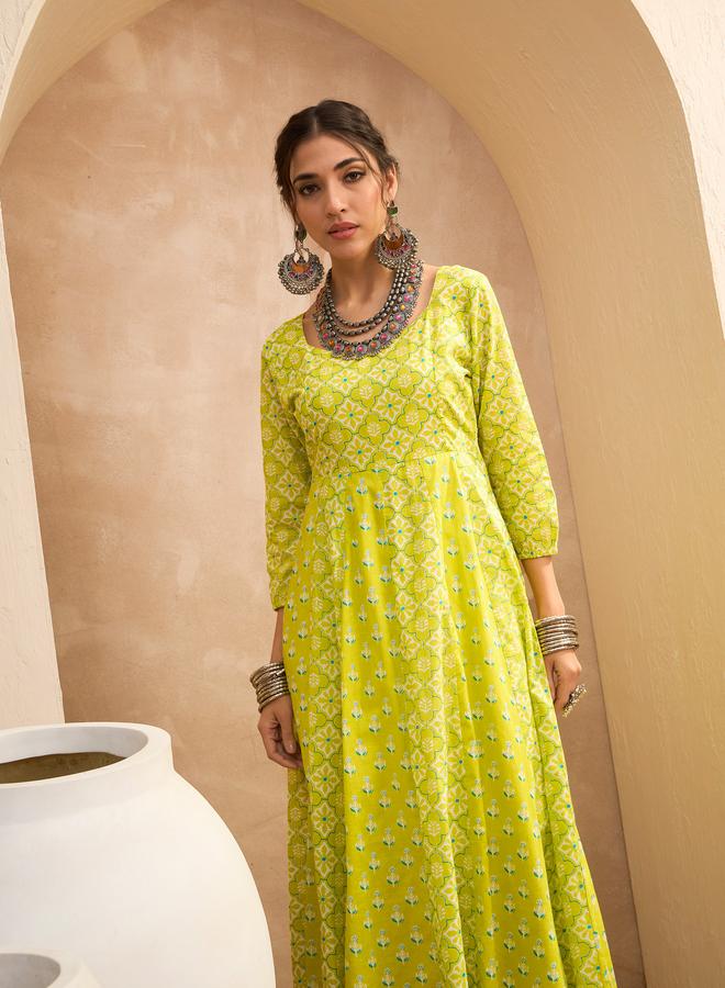 SASSAFRAS Green Floral Sweetheart Neck Anarkali Kurta - Image 2