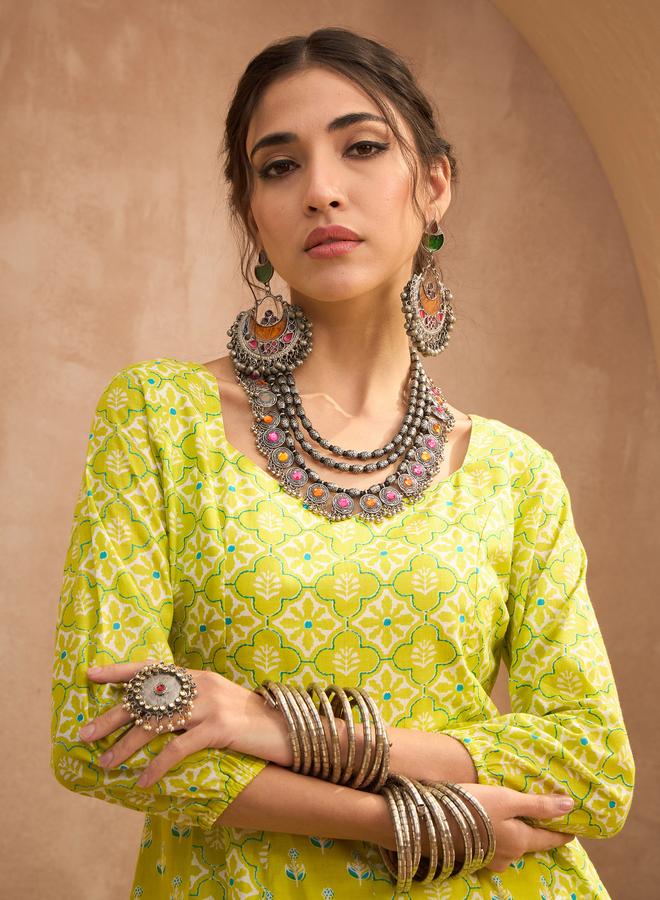 SASSAFRAS Green Floral Sweetheart Neck Anarkali Kurta - Image 4