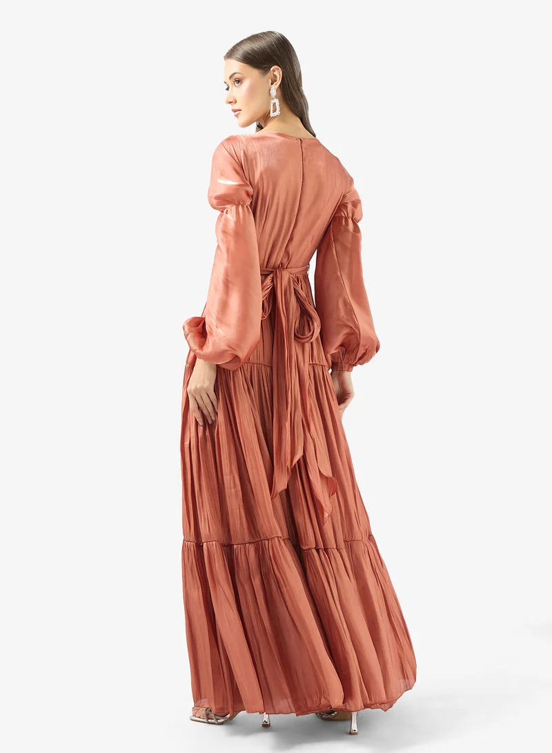 جولدن ابل فستان ماكسي ساتان بطبقات