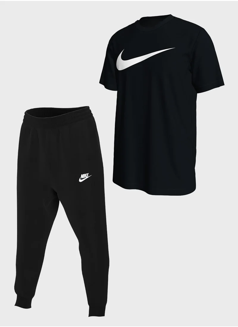 Nike nike tshirt & sweatpants combo