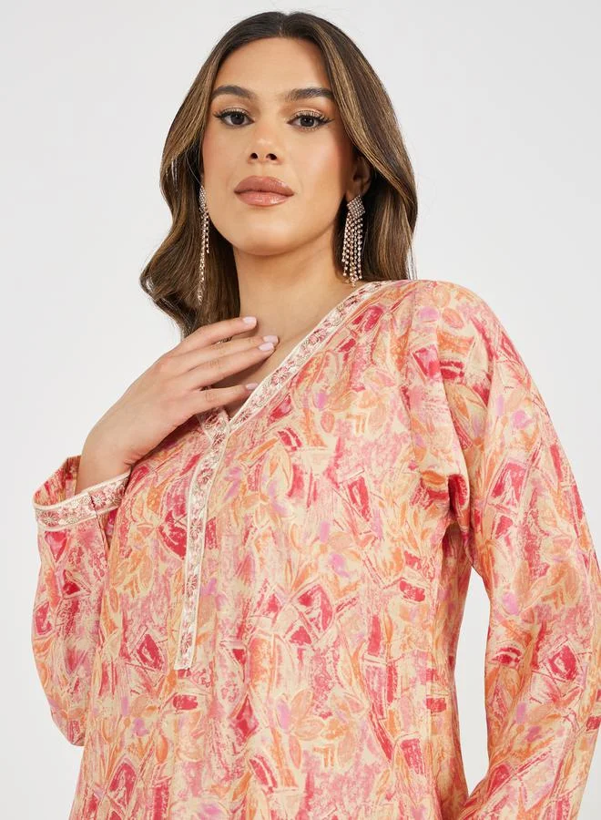 ستايلي جلابية مطرزة بطبعة V-Neck A-Line