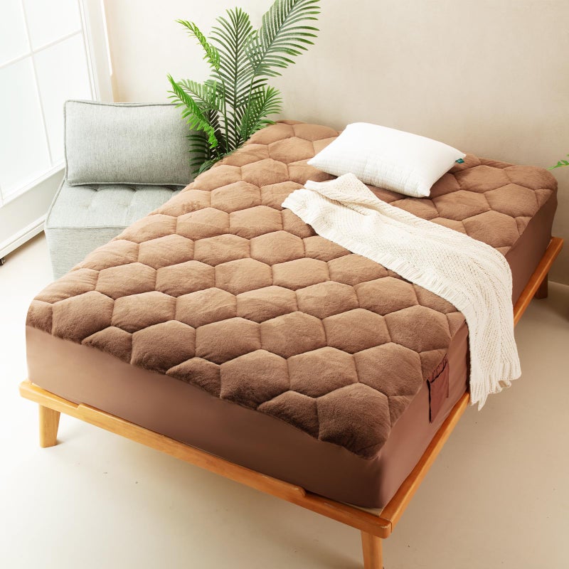 TEXSTEAD Faux Fur Fitted Mattress Pad Quilted Bottom Sheet, Fluffy Mattress Protector Cover, Luxury Soft Fitted Sheet Mattress Topper with 8-21" Deep Pocket Queen - Image 2