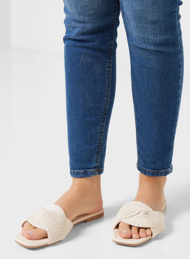 ايلا Crochet Flat Sandals