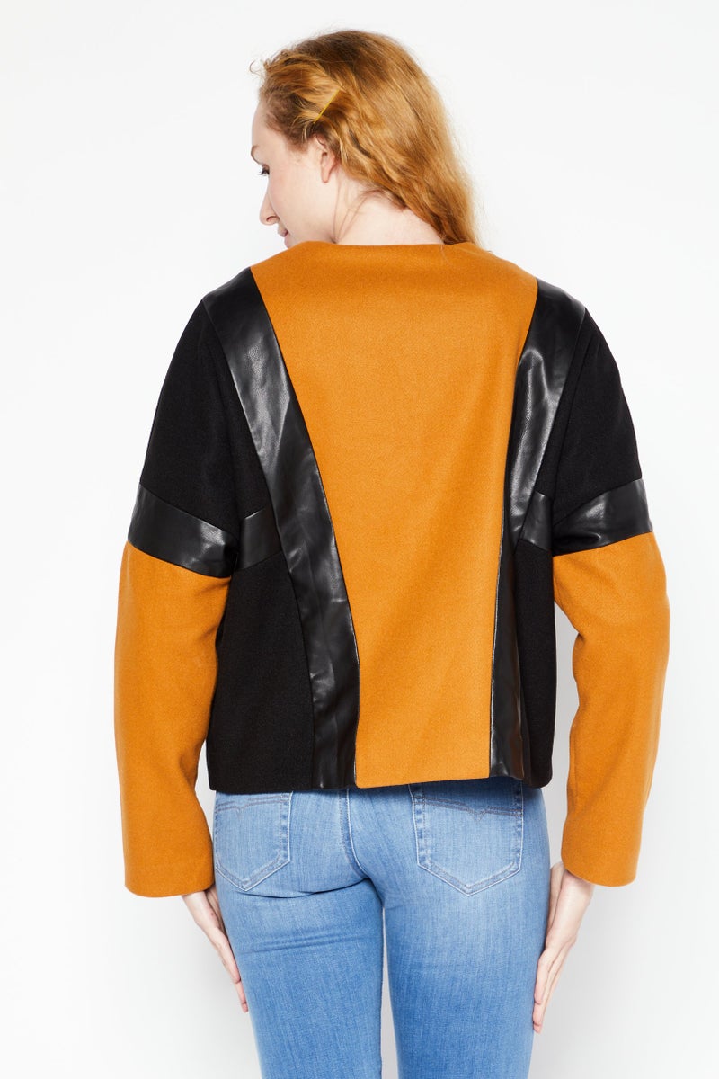 DKNY جاكيت نسائي من قماش سوفت شل بلونين، بني - Image 4