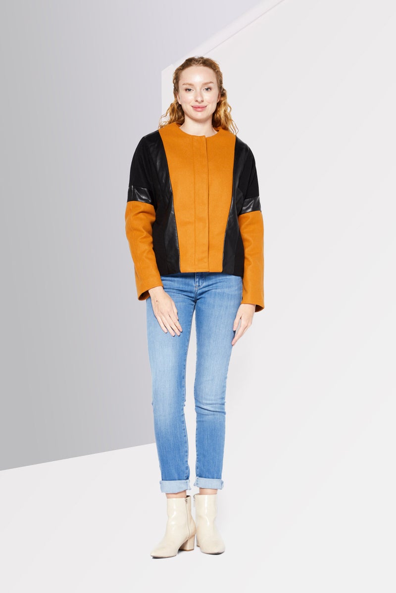 DKNY جاكيت نسائي من قماش سوفت شل بلونين، بني - Image 2