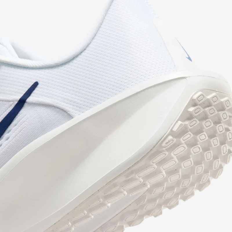 Nike White Women's Quest 6 Road Running Shoes for Women | Best Price UAE