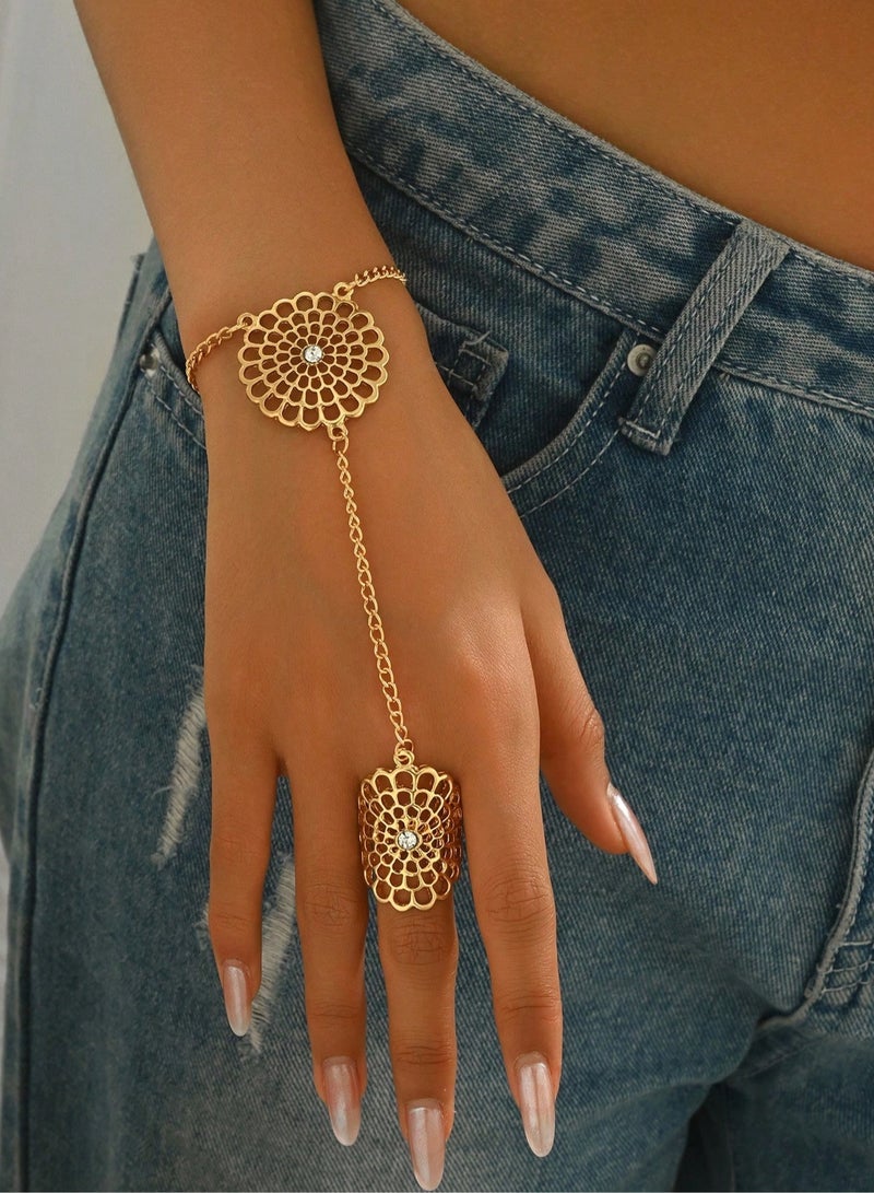 Women's accessory, a finger ring with a chain design connected to a bracelet in gold with a metal flower design, suitable for weddings, engagement parties, Eid and all occasions - Image 1