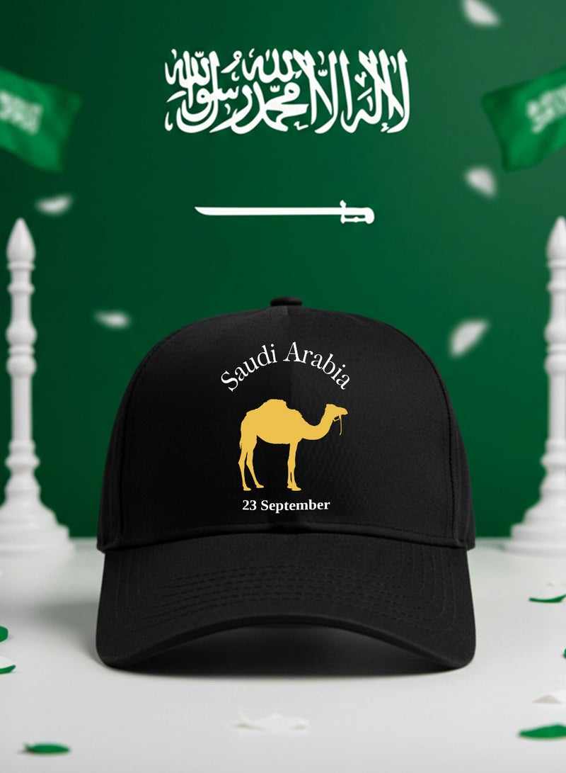 لوحة كاب مصنوع من القطن لمناسبة اليوم الوطني السعودي بتصميم ٢٣ سبتمبر - Image 1