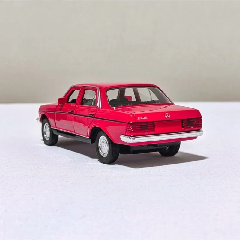 Toprock Store Benz E-Class 230E Classic Collection Metal Car 12 cm