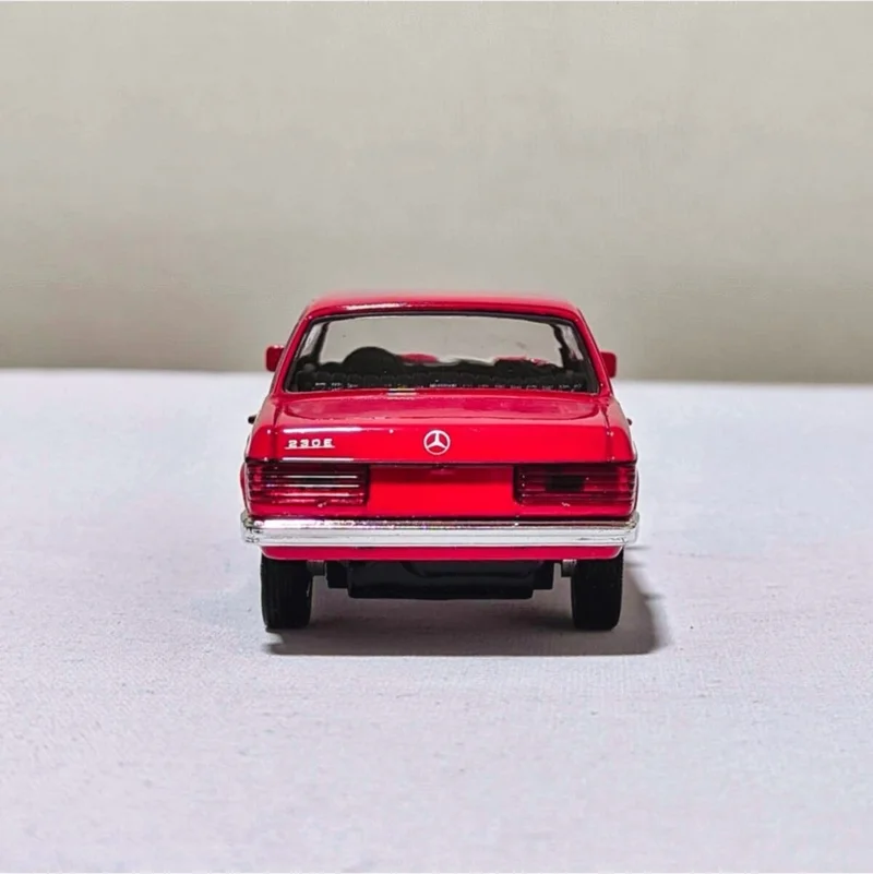 Toprock Store Benz E-Class 230E Classic Collection Metal Car 12 cm