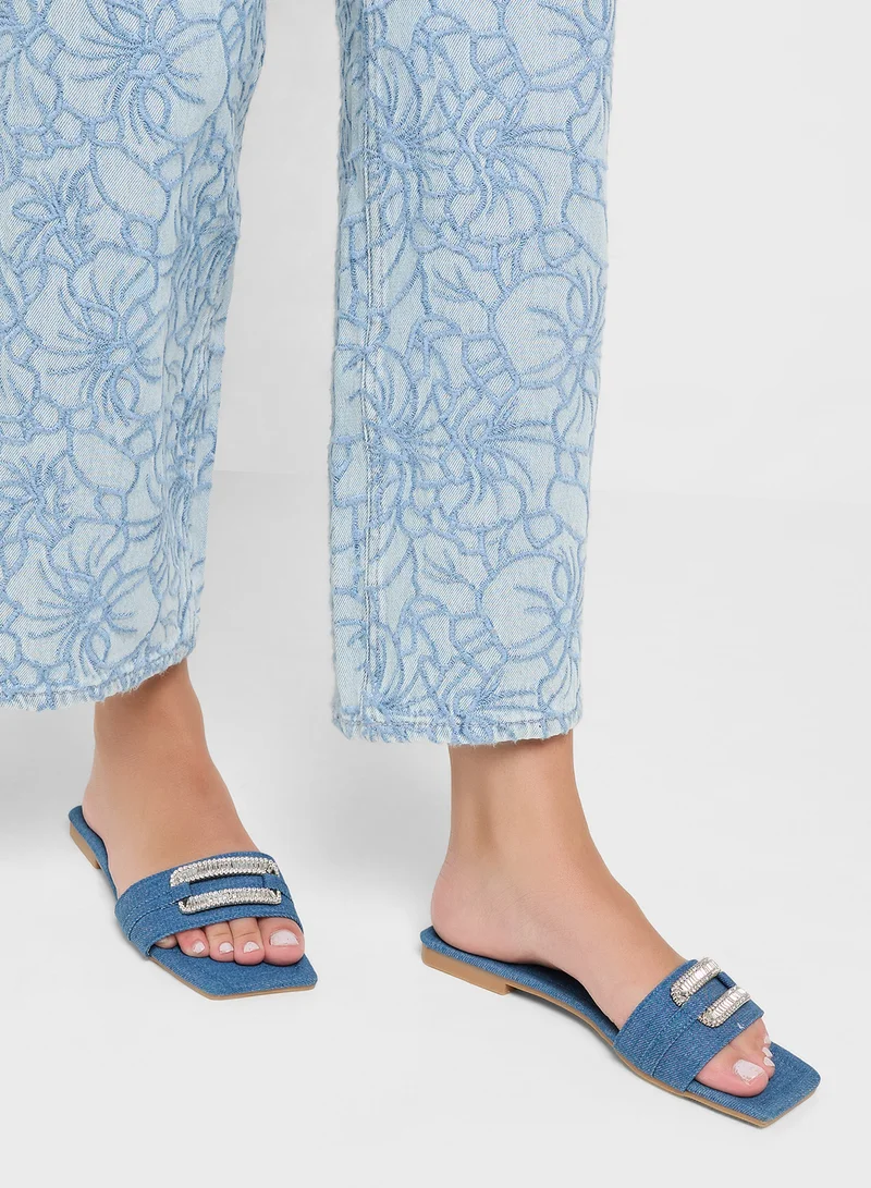 ايلا صندل نسائي مسطح