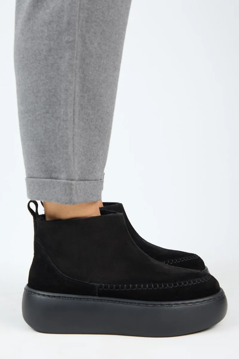 مانجيرو أحذية نسائية قصيرة سوداء مبطنة بالفرو من الجلد الطبيعي من مانيجيرو (كارولينا)