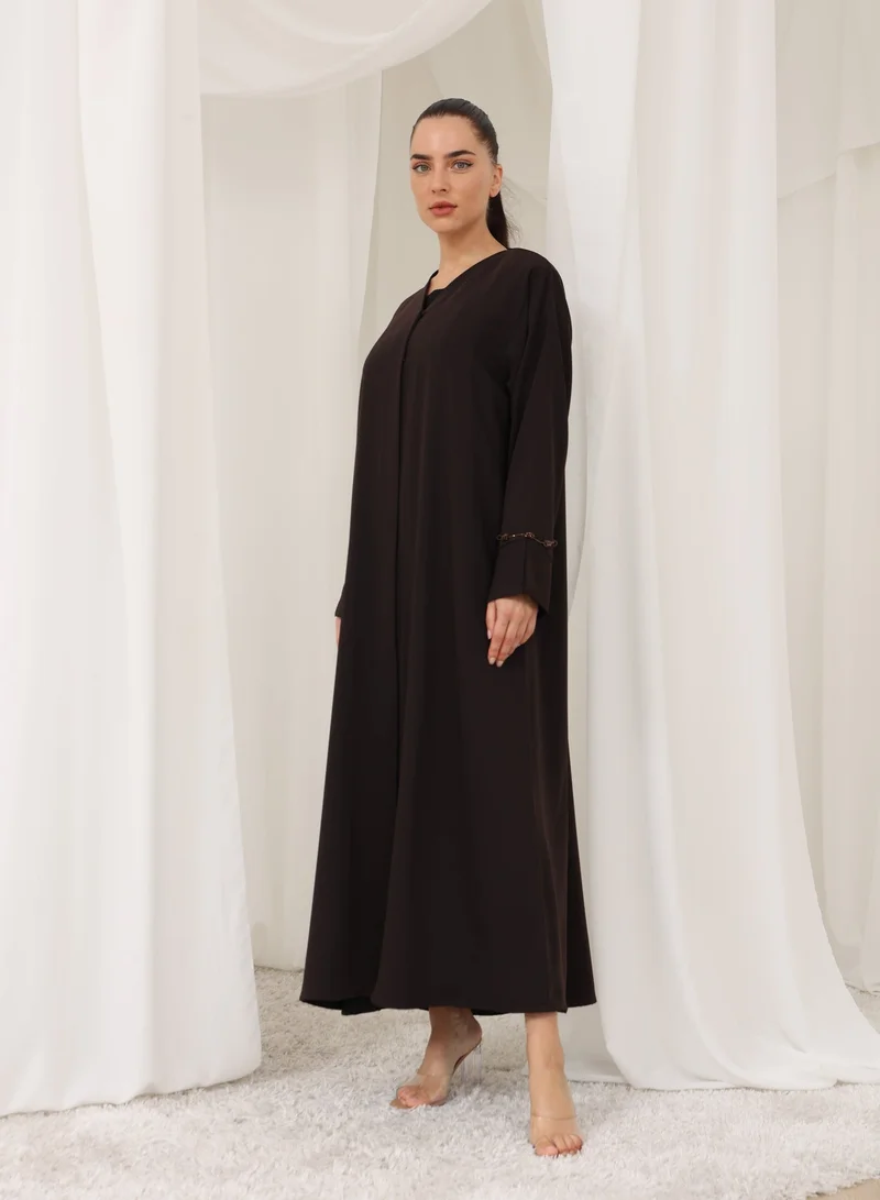 نيكياس عباية كريب بتطريز يدوي على الأكمام