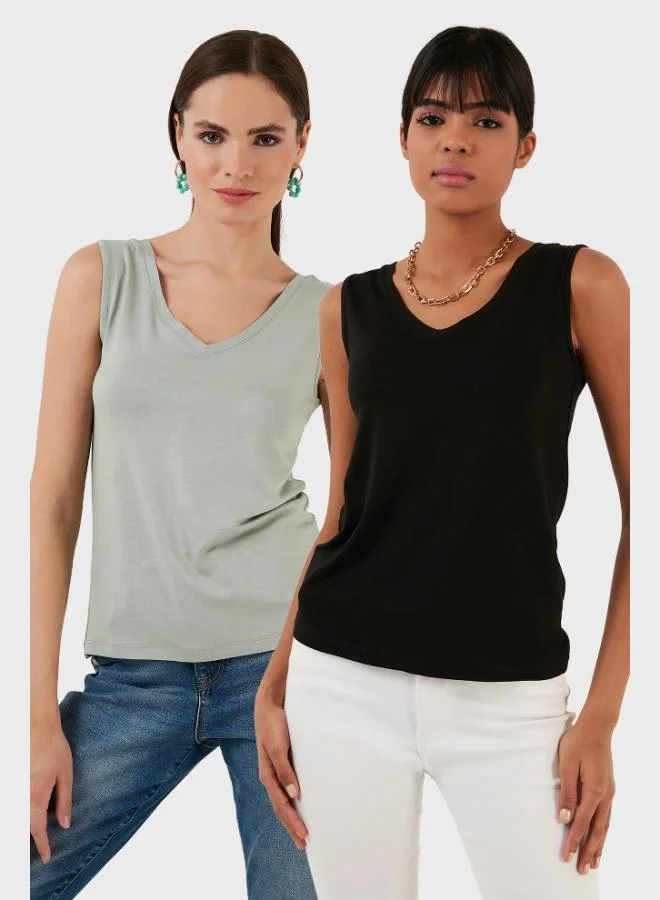 ليلا بلوزة نسائية بياقة على شكل حرف  وحمالات سميكة من ليلى، قطعتان، مقاس ضيق