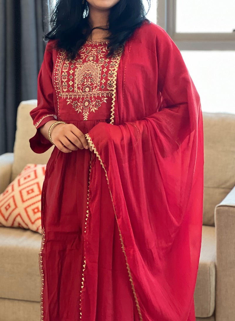 IndHeritage - Premium red colour rayon silk 3pc kurti set / salwar suit with red & blue embroideries & embellishments - Comes with top, pants & dupatta - Indian Kurti Set IDH00184 - Image 5