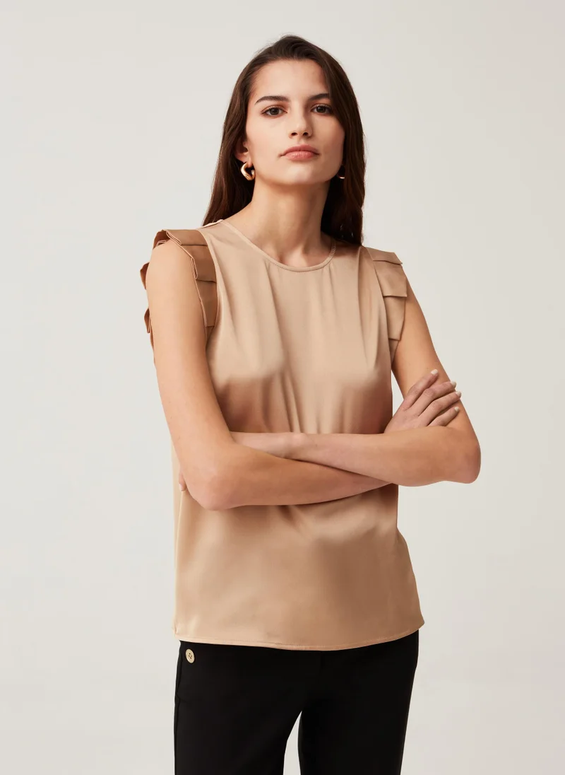 او في اس Sleeveless blouse with ruffles