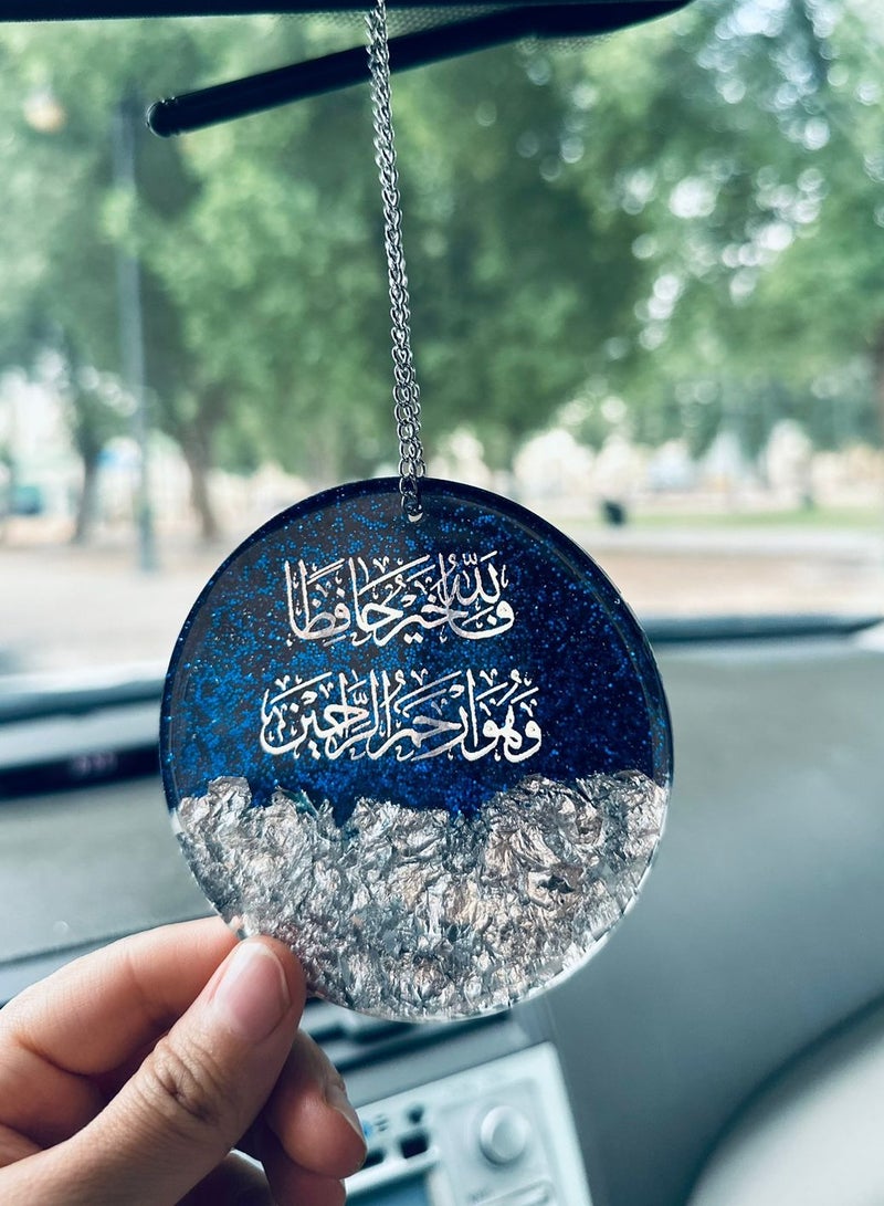 An elegant one-sided car decoration pendant embroidered with silver leaf from luxurious resin - Image 1