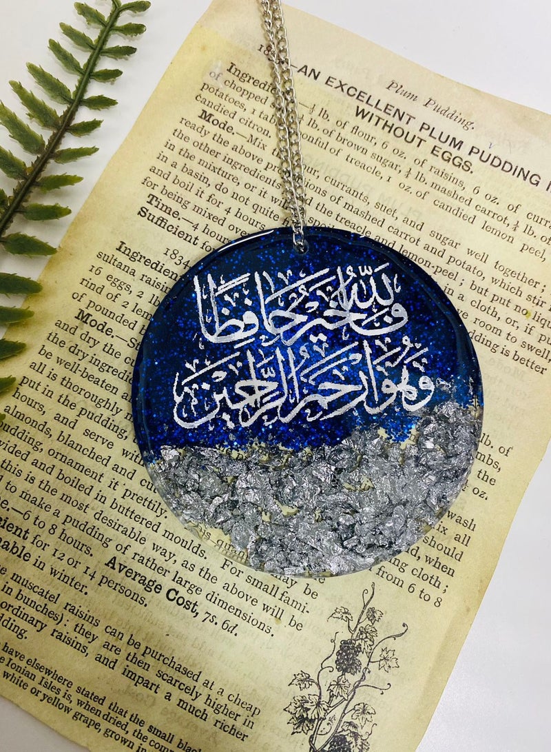 An elegant one-sided car decoration pendant embroidered with silver leaf from luxurious resin - Image 2