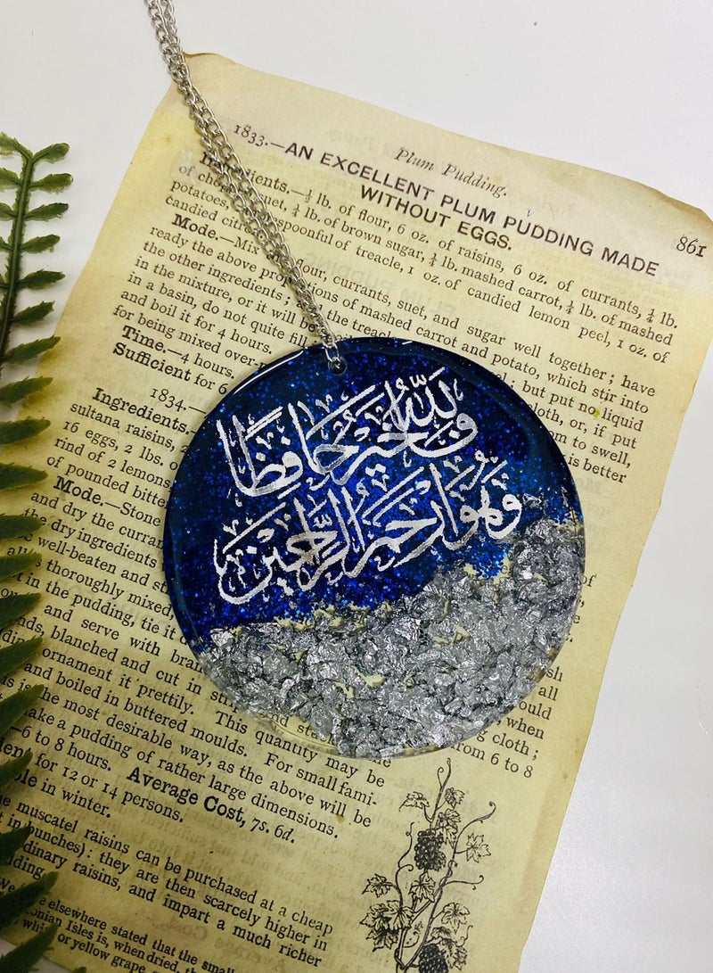 An elegant one-sided car decoration pendant embroidered with silver leaf from luxurious resin - Image 3