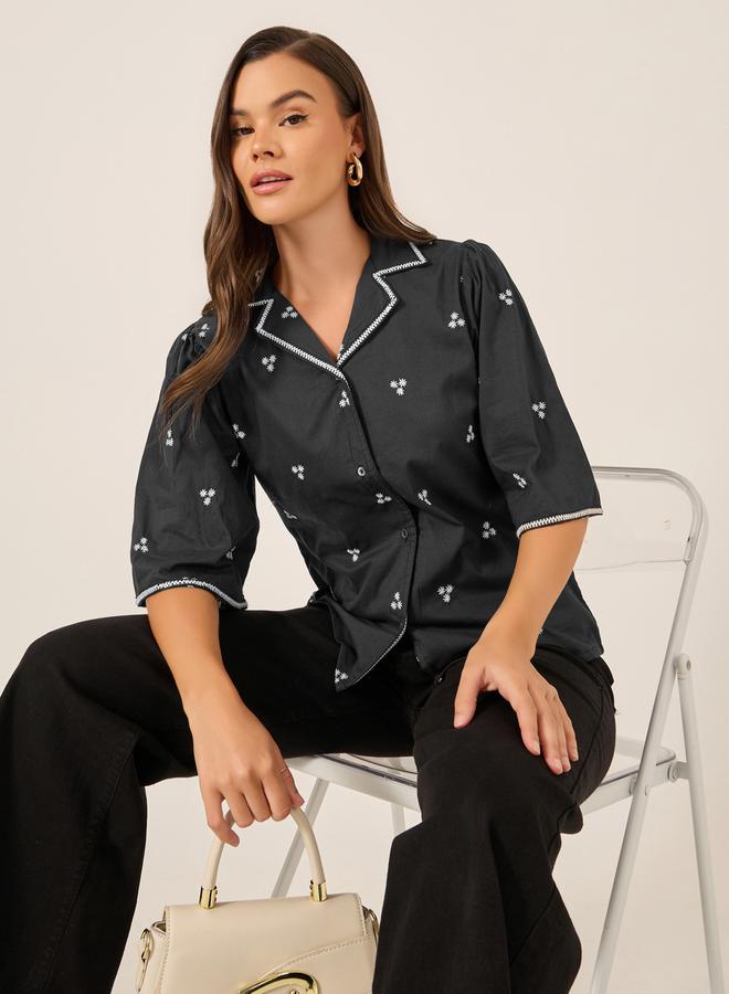 ستايلي بلوزة مطرزة بياقة مشقوقة وأزرار وأكمام واسعة - Image 1